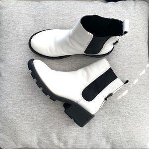 7.5us❣️Kendall & Kylie white chelsea boots